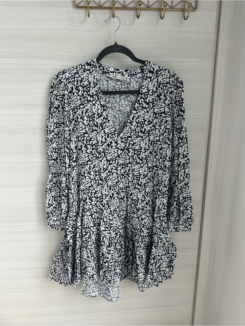 Black & White Floral V-Neck Smock Tunic